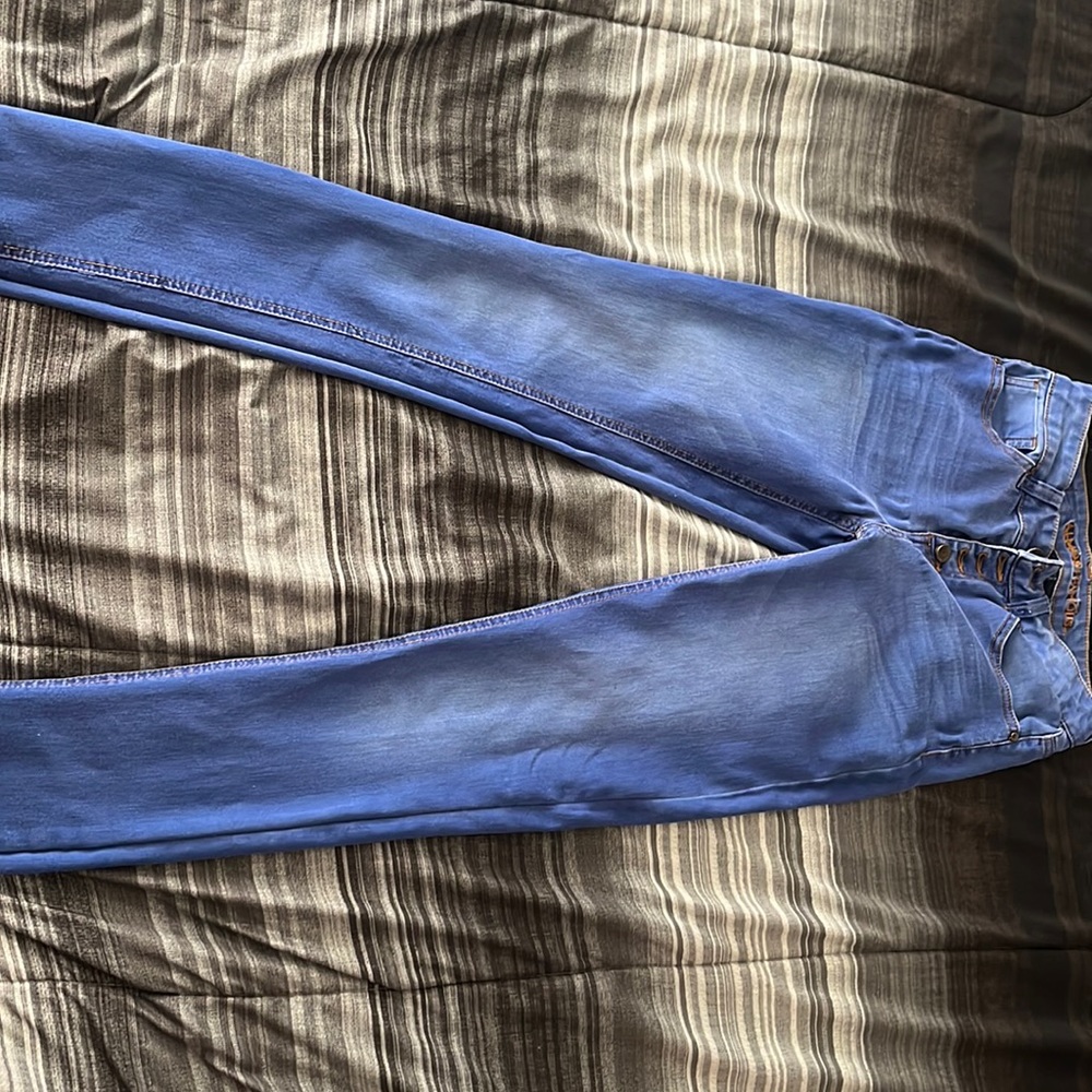 skinny blue jean size 3 runs like size 1